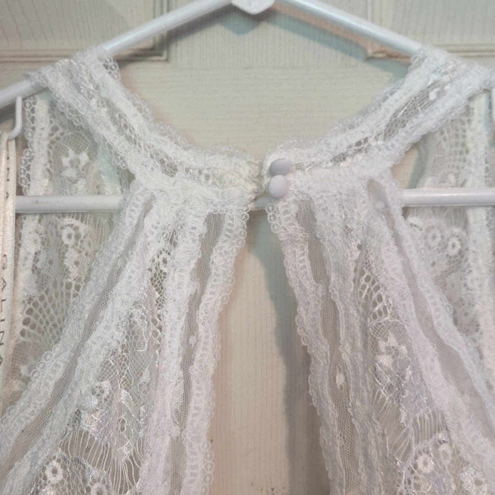 Lace Wedding Dress - Picture 3 of 11